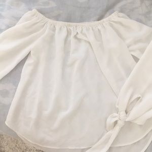 Off shoulder white top, fits like a small